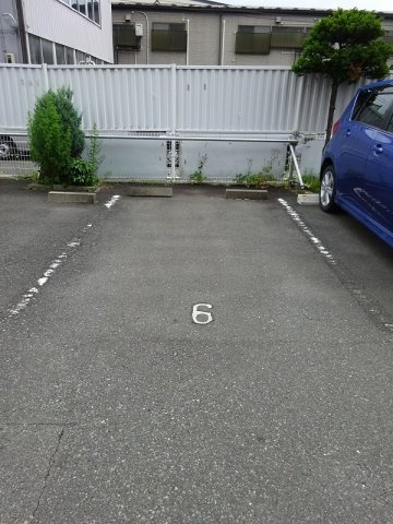 グラーベ.Ⅰの駐車場