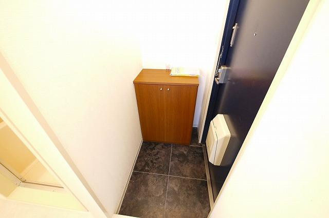 艸香駅前ビルの玄関