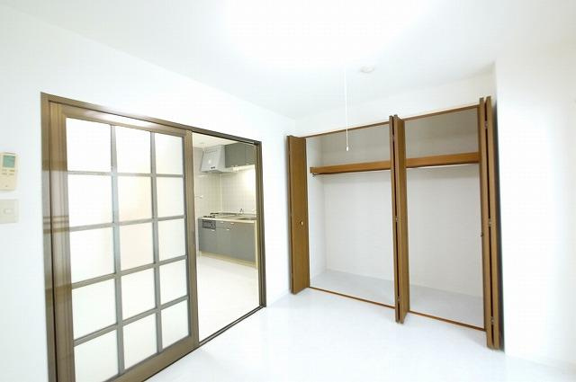 艸香駅前ビルの洋室