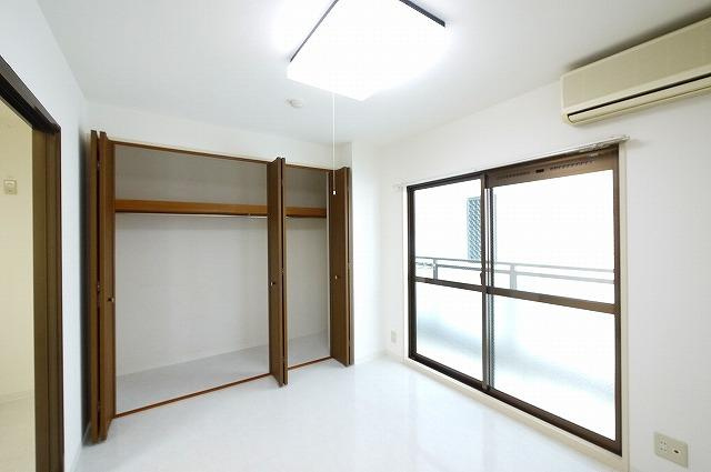 艸香駅前ビルの洋室