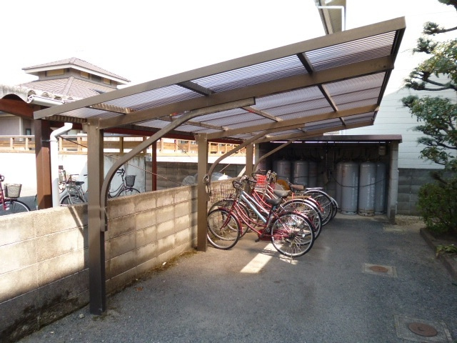 総社市中央４丁目のアパートのその他共用部分|自転車置き場
