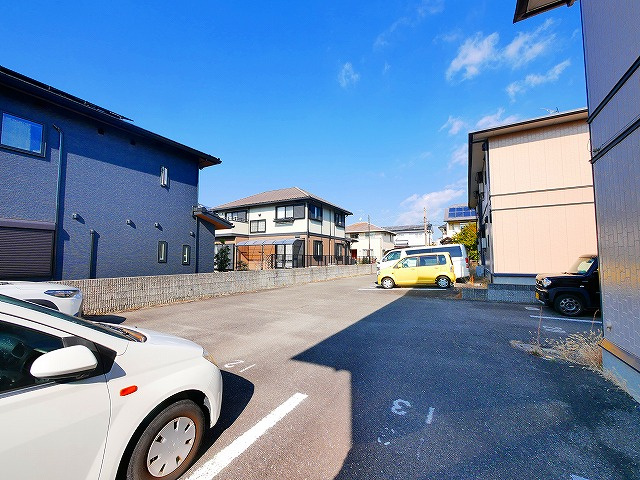 ファミール州見　B棟の駐車場|カースペースがあります