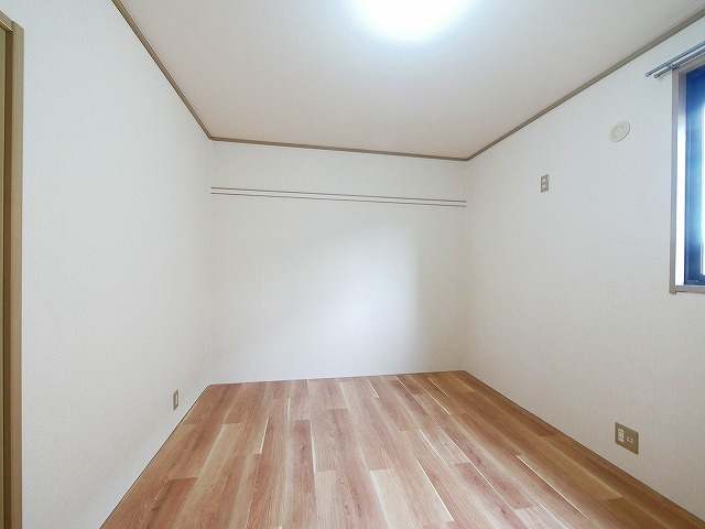 ファミール州見　B棟の居間・リビング|こちらの居間で趣味の時間をお楽しみください