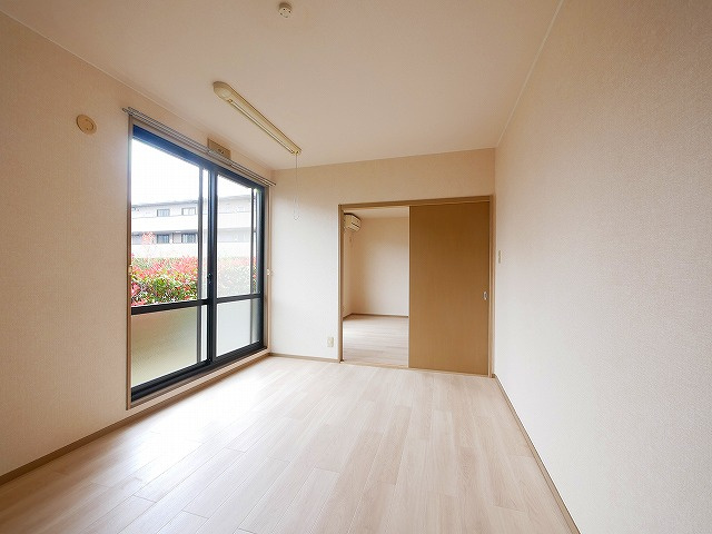 ファミール州見　B棟の洗面所|スペースが確保できる洗面所です