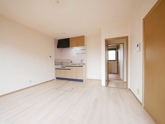 ファミール州見　B棟の居間・リビング|ゆったりとした居間です