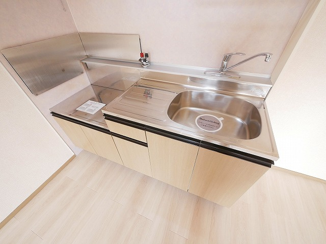 ファミール州見　B棟のキッチン|コンパクトなキッチンで掃除もラクラク