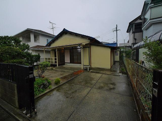 伊藤邸の駐車場|1台カースペースがあります