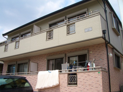 【外観】 | メゾンダジュール９番館 | メゾンダジュール９番館　木造２階建　明るい外壁の建物です