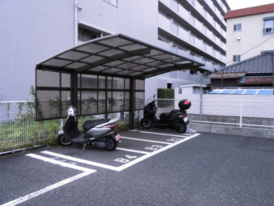 【駐車場】 | 三立製菓駐車場 | バイク置き場