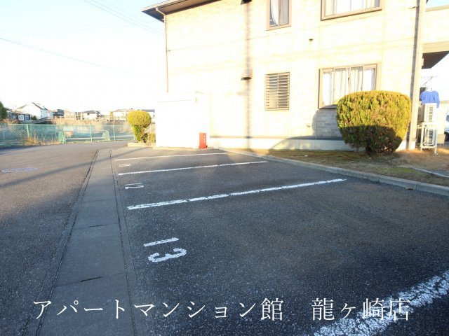 フォーシーズン白羽Aの駐車場