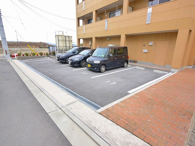 ハッピーヒルズの駐車場