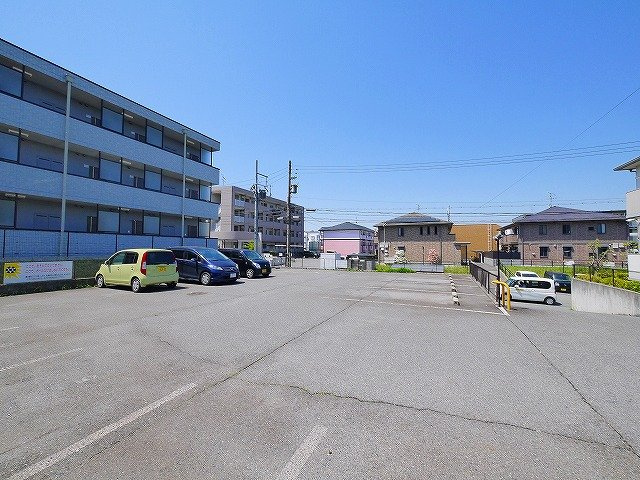 ベルビュの駐車場|車をお持ちの方に嬉しい駐車場付きの物件です