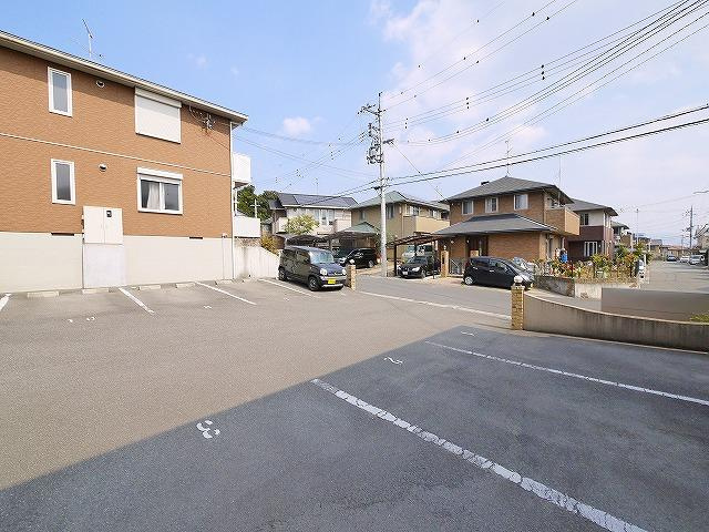 カーサフェリーチェAの駐車場|駐車場があります