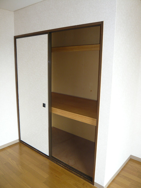 カツザワコーポCの収納|クローゼット完備