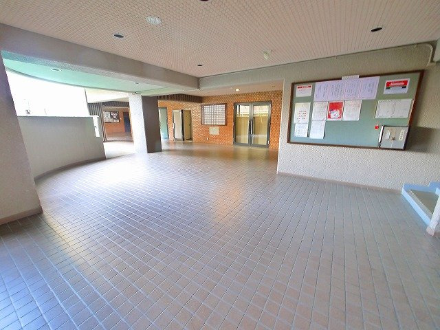 藤和奈良ハイタウンⅠのエントランス|落ち着いたエントランスです