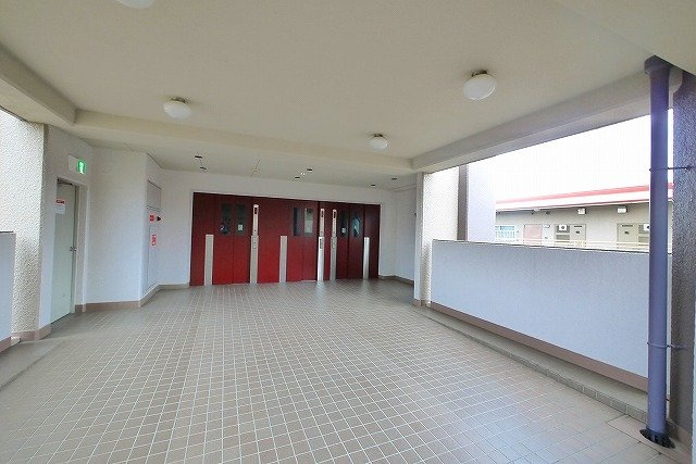 藤和奈良ハイタウンⅠのその他共用部分|エレベーター付きでお買い物の時も楽々。