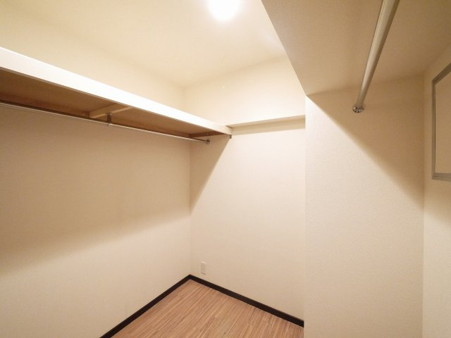 藤和奈良ハイタウンⅠの収納|大きなウォークインクローゼットで整理がしやすいです