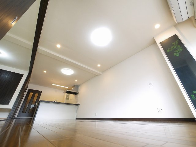 藤和奈良ハイタウンⅠの内装|明るい色調の室内です