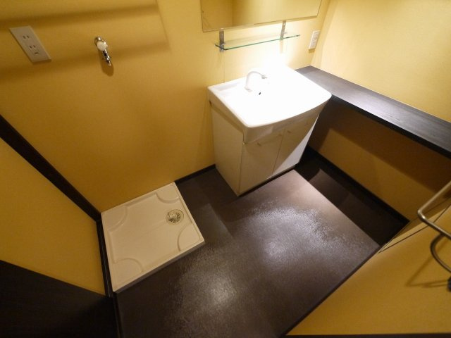 藤和奈良ハイタウンⅠの洗面所|ゆったりとスペースのある洗面所