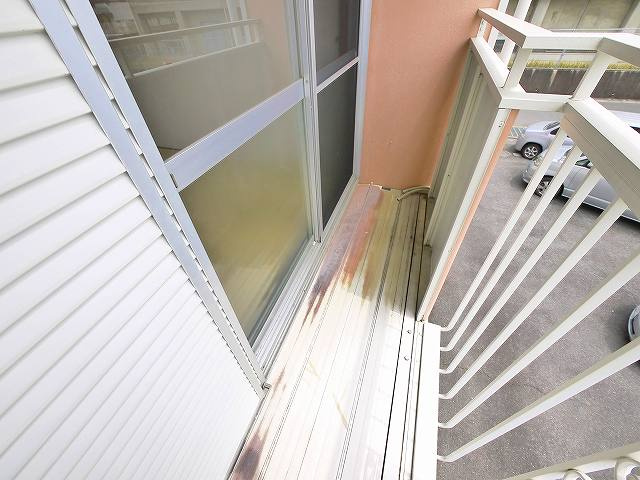 メゾン松塚のバルコニー|開放的で明るい空間を演出してくれるバルコニーです