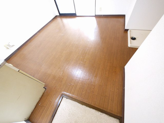 メゾン松塚の洋室|コンパクトで使いやすい洋室です