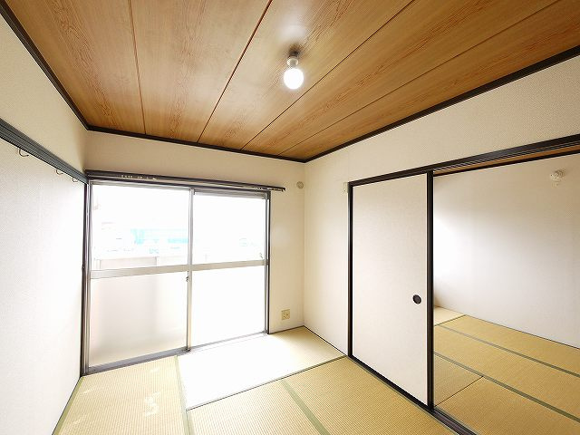 メゾン松塚の和室|フローリングだけでなく、和室もあります