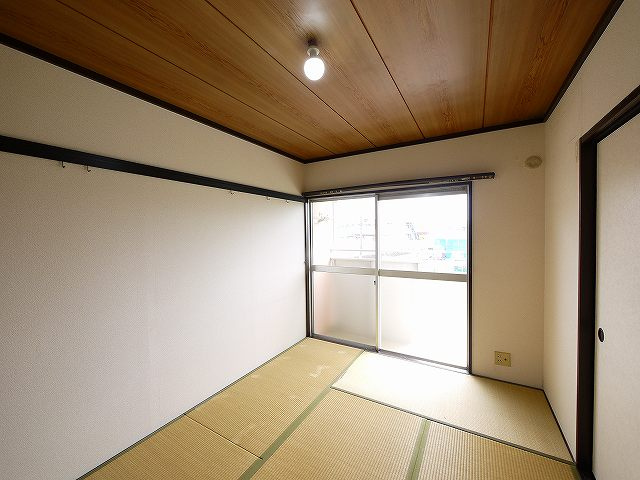 メゾン松塚の和室|い草の香りが落ち着く素敵な和室です