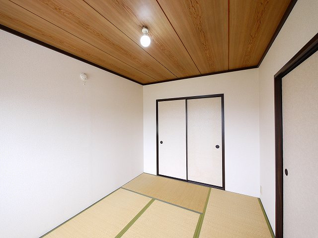 メゾン松塚の和室|明るい和室です