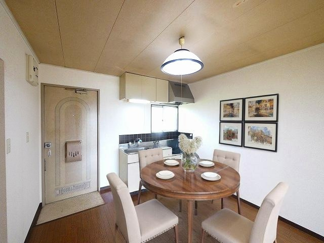 メゾン松塚の居間・リビング|こちらの居間で趣味の時間をお楽しみください