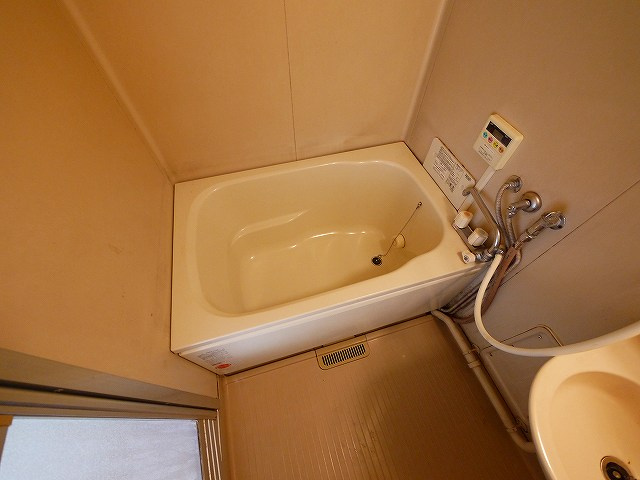 メゾン松塚の浴室|日々の疲れを癒すお風呂付です