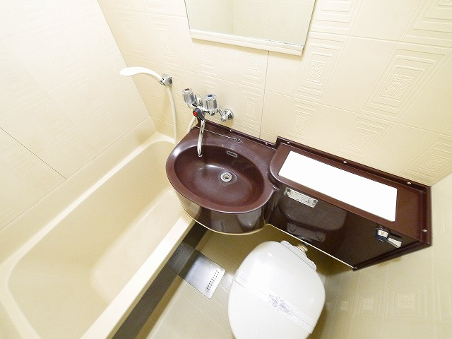 デアイマンションの洗面所|明るい洗面所です