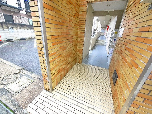 デアイマンションのエントランス|毎日通るエントランスはこのようになっています