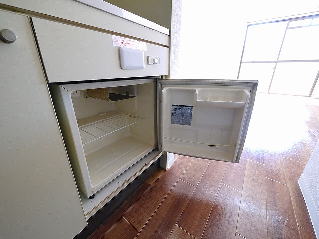 デアイマンションのキッチン|ミニ冷蔵庫です。