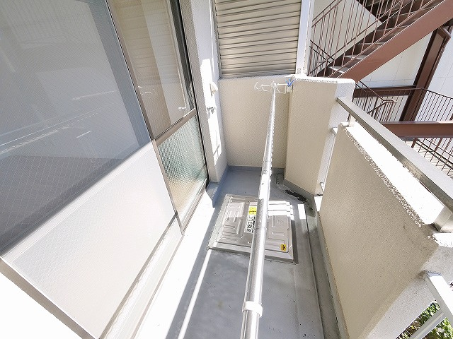 デアイマンションのバルコニー|外からの目が気にならないバルコニーで洗濯物が干せます