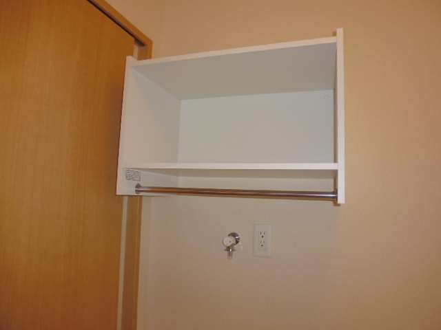 ヴィラ・ボヌールＢの洗面所|洗濯機置場上部棚