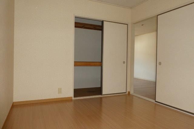 サンビレッジ新田Ａの収納|洋室