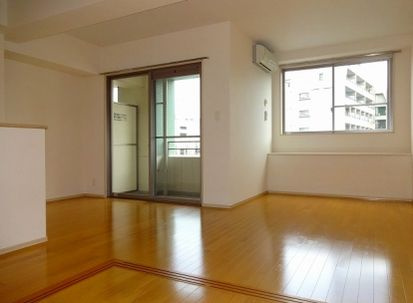 グランパーク天神の居間・リビング|グランパーク天神（2LDK）　リビング