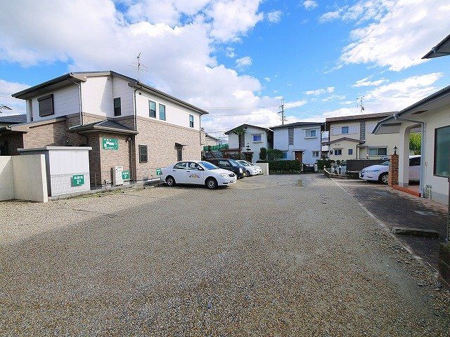 ジュネス青野の駐車場