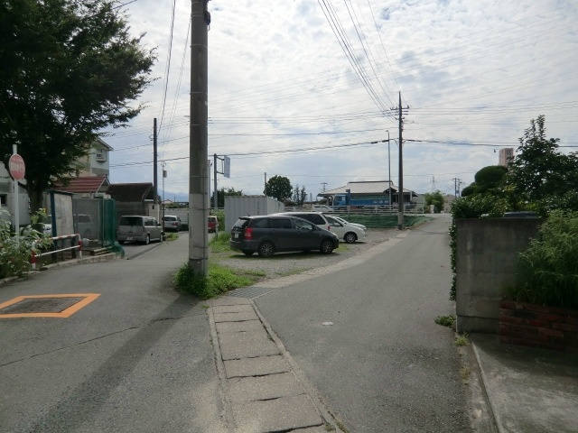 高崎市倉賀野町　売地　100.1坪の前面道路含む現地写真