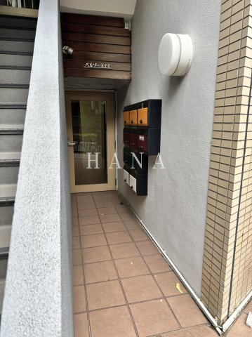 ベルゾーネ千住のエントランス