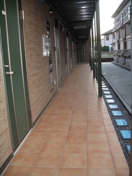 江戸川区瑞江１丁目のアパートのエントランス