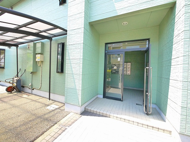 パセオ奈良のエントランス|落ち着いたエントランスです