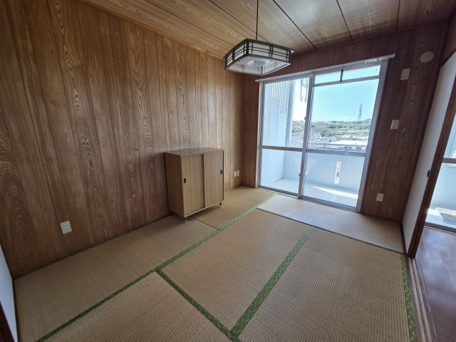 島尻郡南風原町字山川のアパートの和室