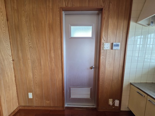 島尻郡南風原町字山川のアパートの玄関