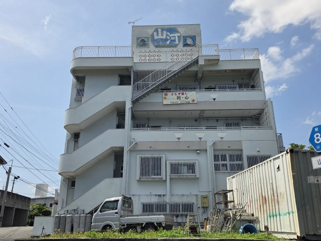 島尻郡南風原町字山川のアパートの外観
