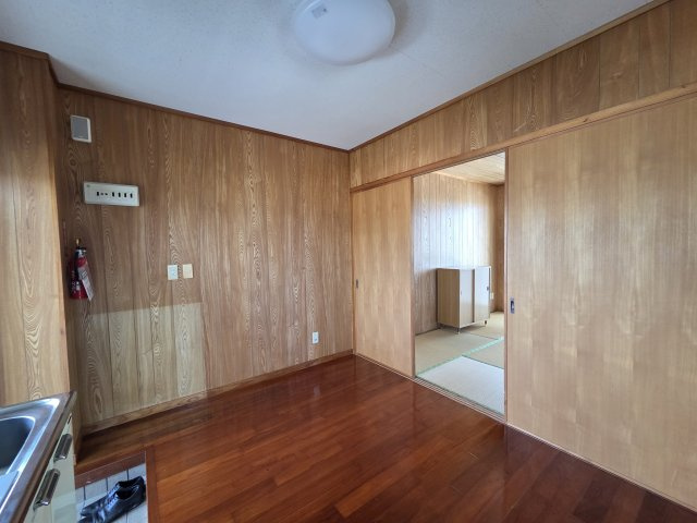 島尻郡南風原町字山川のアパートの居間・リビング