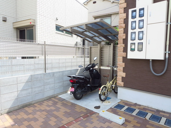 プラーナの駐車場