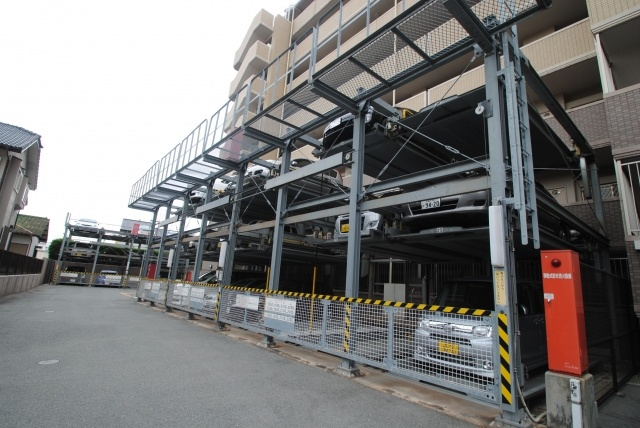 フェスティオ久留米パークアベニューの駐車場