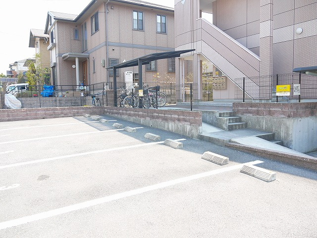 カサファミリアの駐車場