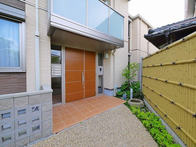 ブルーム伏見のエントランス